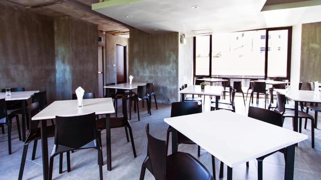 B2 Phuket Boutique & Budget Hotel Exteriör bild