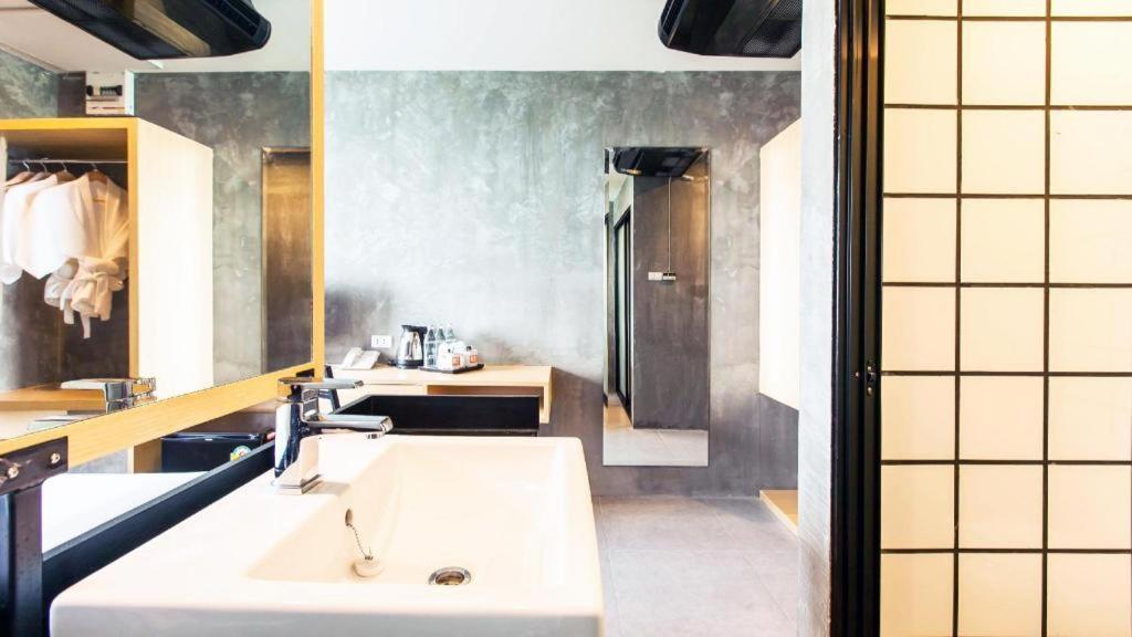 B2 Phuket Boutique & Budget Hotel Exteriör bild